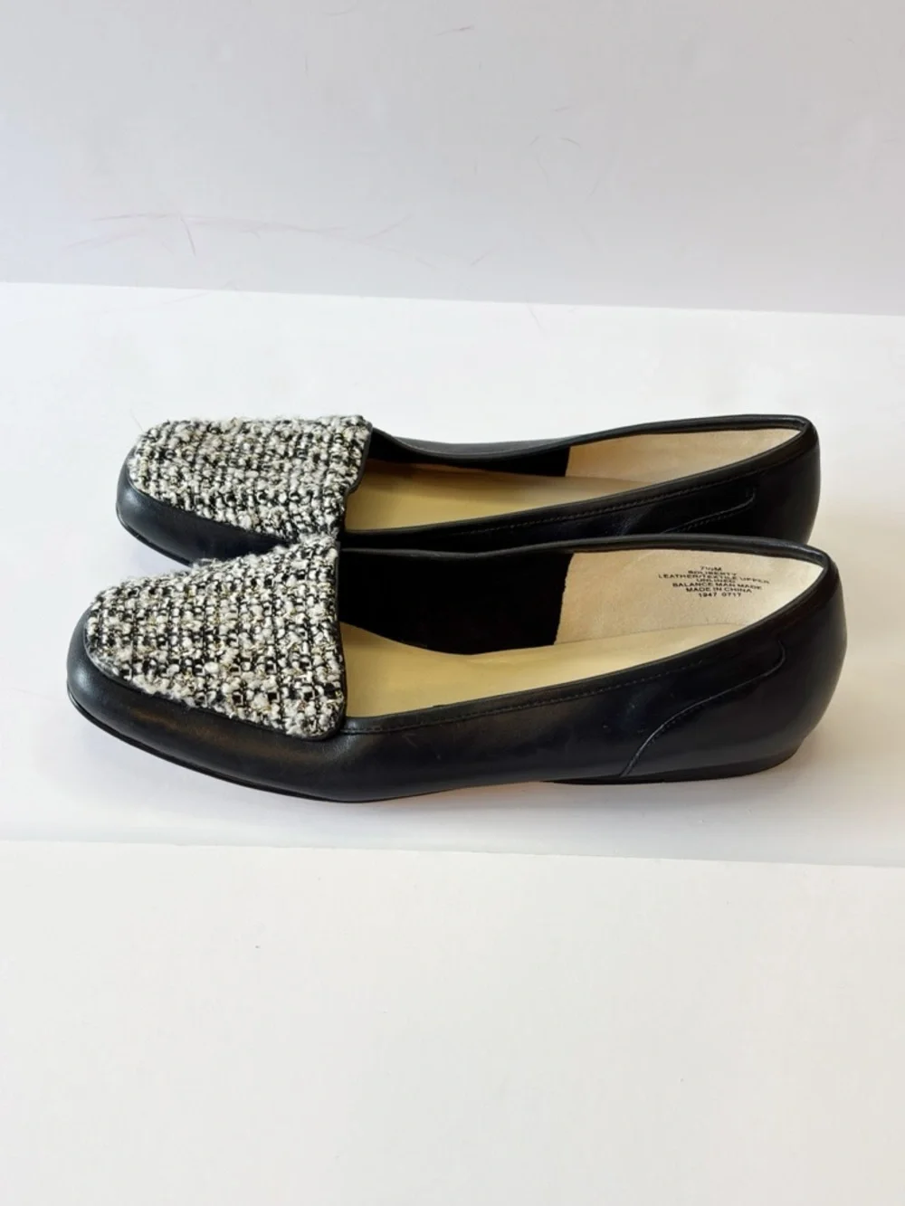 Bandolino Tweed Cap Toe Loafers Black White Flats BDLiberty Size 7.5 - Picture 9 of 10